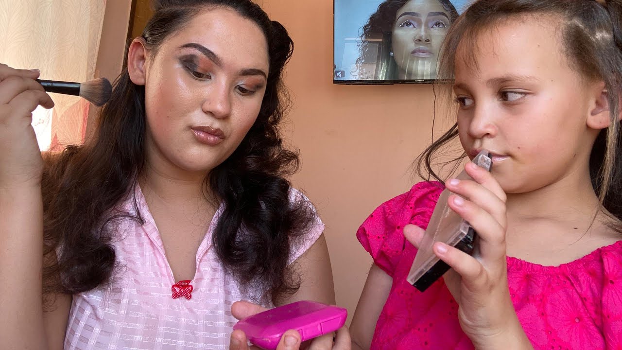 Doing my Asmr Aunts makeup // Relaxing soft combing //#asmr #makeup #asmrmakeup