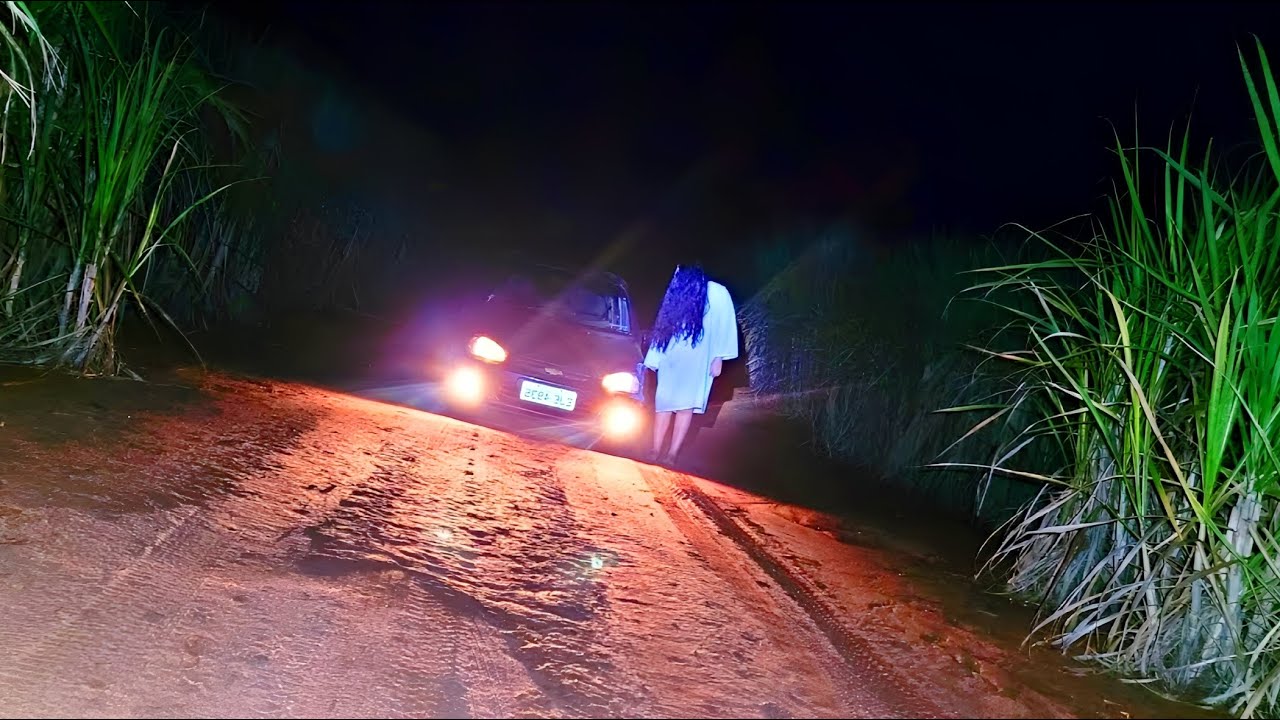 A NOITE CAIU ELA VOLTOU A APARECER