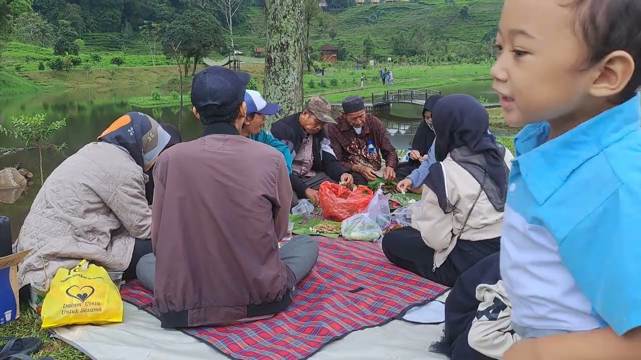 Makan Bersama Rokib Family di Talaga Saat Puncak Bogor