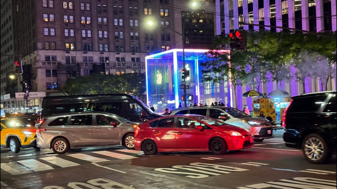 NYC LIVE Walk: Midtown to Lower Manhattan Friday Nightlife Autumn October 4th, 2024