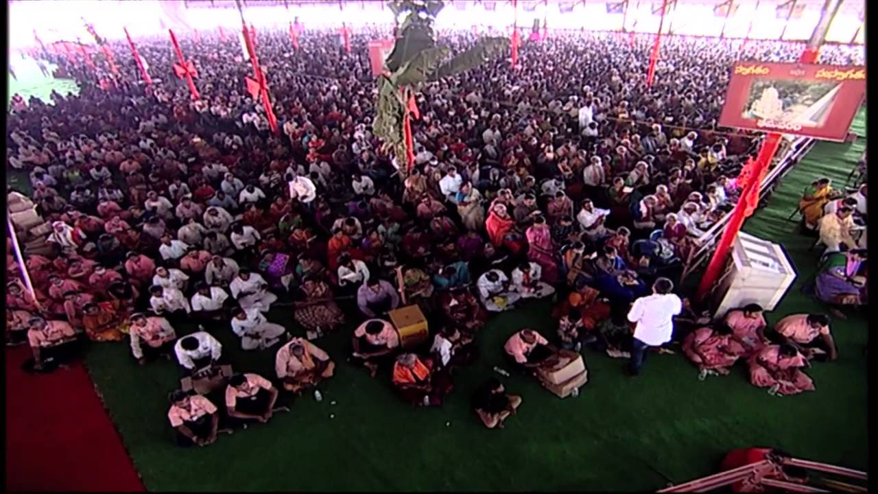 World Record gathering for Chanting of Hanuman Chalisa in Tenali, India - 31 Jan 2015