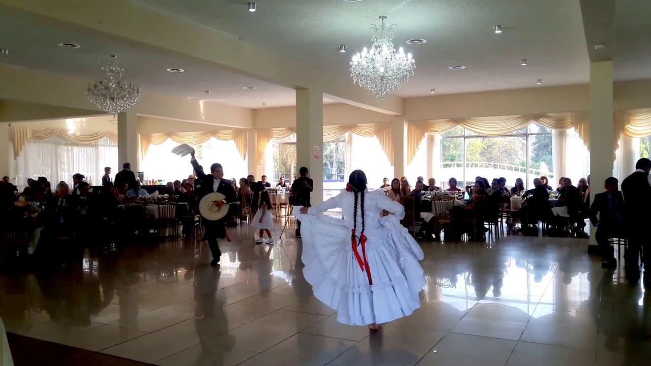 Juramento marinera Kiara Bravo y Enrique