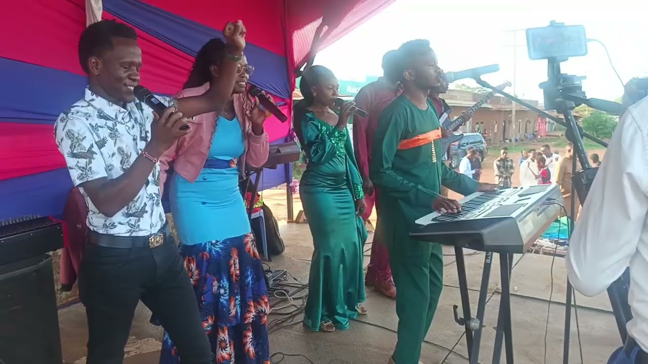 Chris Ndonye Nguutani Live