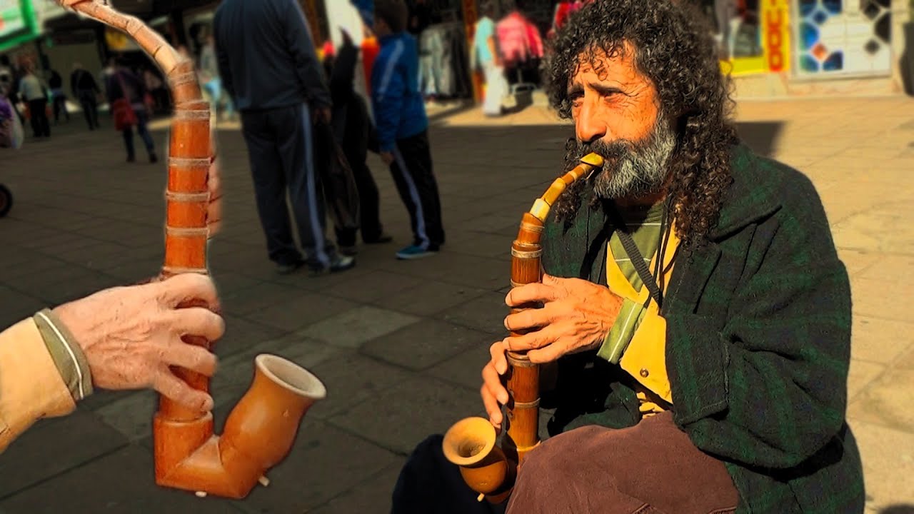 Artista de rua dá um show com seu saxofone caseiro em Canoas / RS - O nome dele é Sol - Remastering