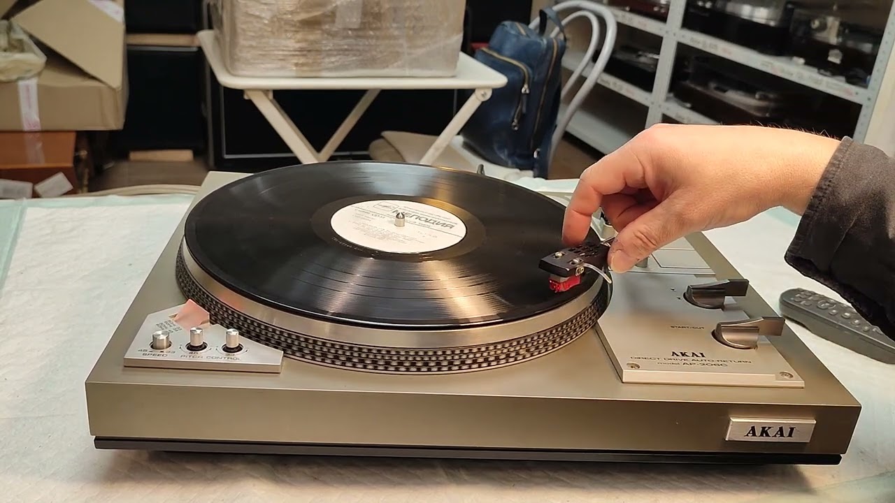 AKAI DIRECT DRIVE AUTO-RETURN model AP-206C