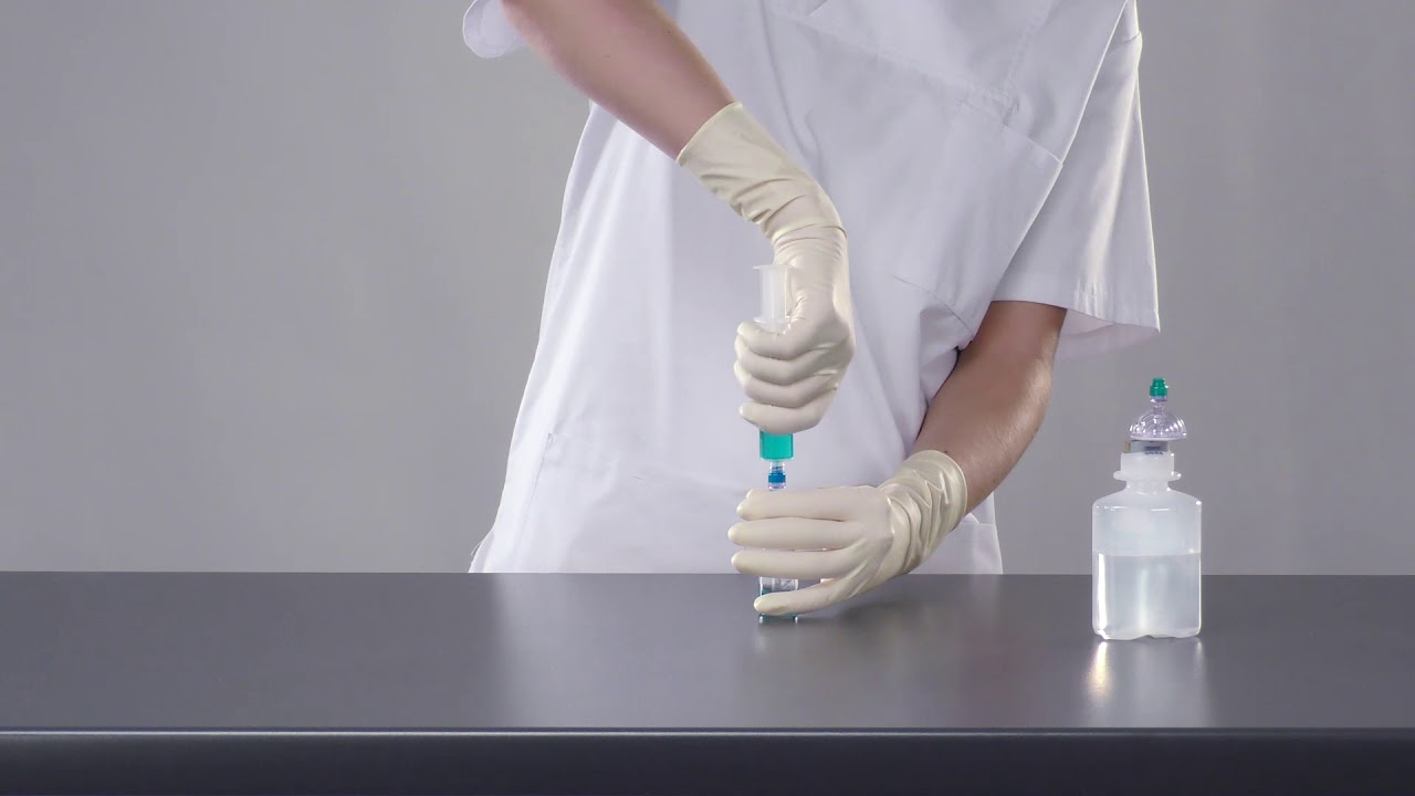 Arzneimittelzubereitung mit dem Zuspritz- und Entnahmespike Mini-Spike® 2