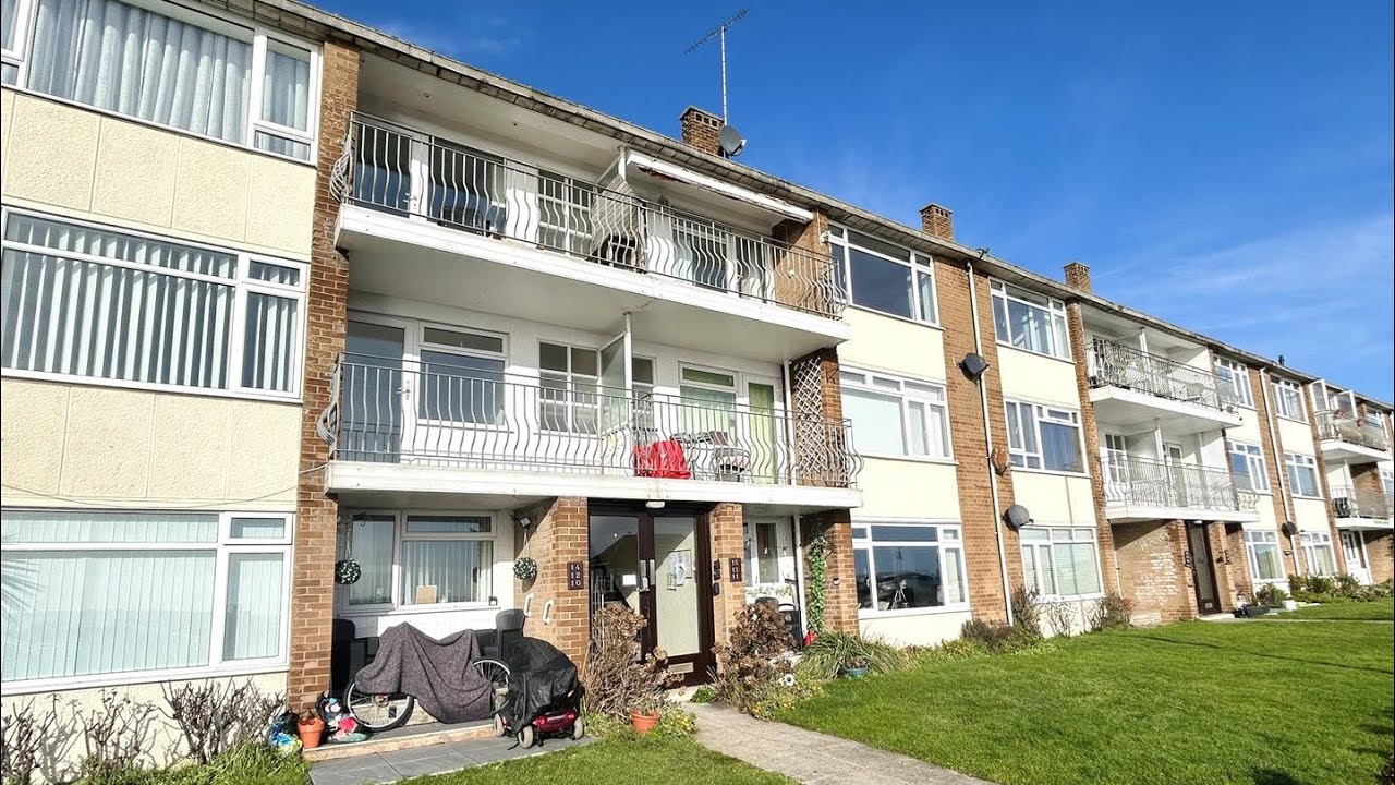 STUNNING FLAT WITH FAR REACHING DIRECT SEA VIEWS, MARTELLO BAY LOCATION