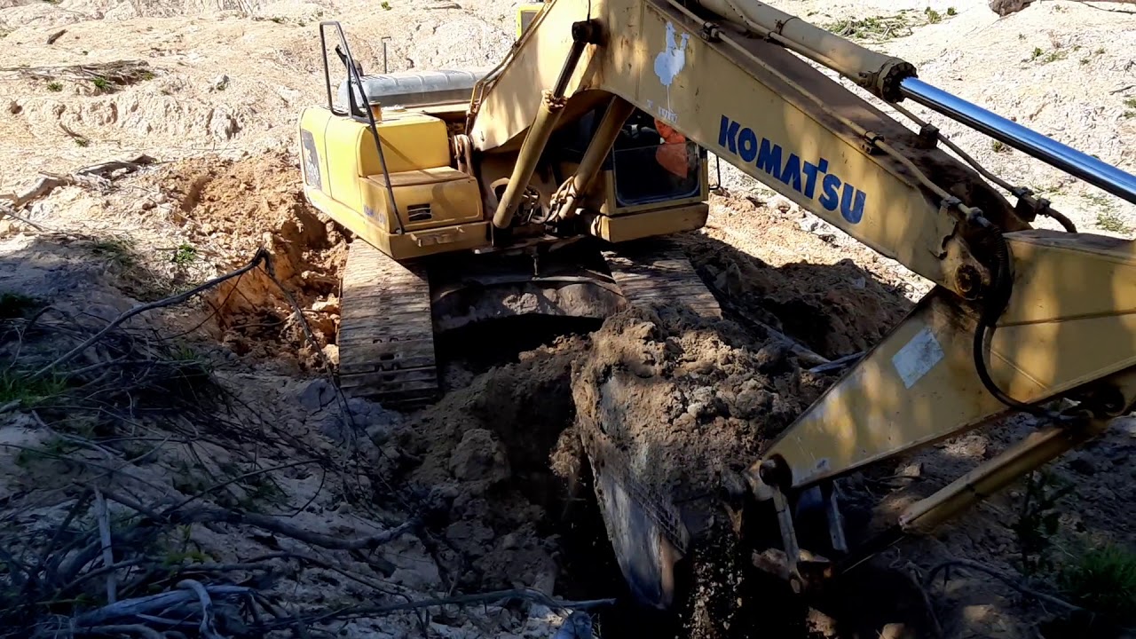 Escavadeira Komatsu PC 200 na pesquisa de garimpo!