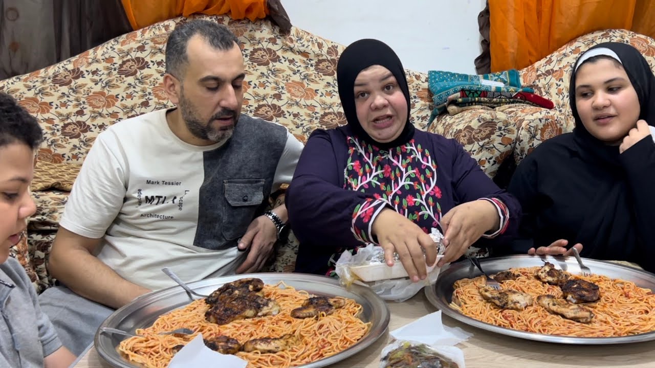ام جني يكسرك غالي ويجبرك غريب والغريب يصير غالي والغالي والغالي يرجع غريب والدنيا مبتقفش علي حد👌👌