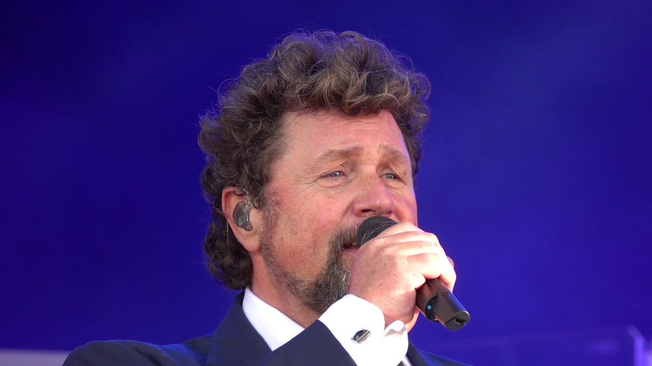 Alfie Boe & Michael Ball -Les Misérables Medley - Carfest South 25.08.18 HD
