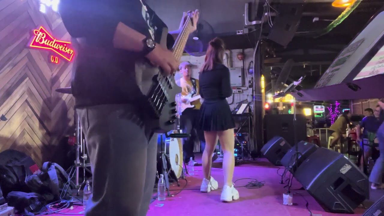 ไม่บอกเธอ Live in ละมุนบาร์ (Four Factors) 