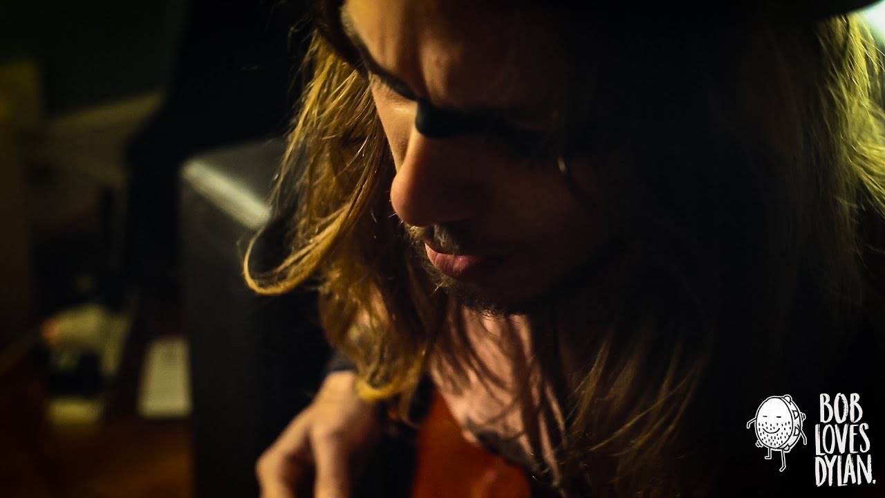 Bam Bam Brown performs Bite My Lip - Live in Observatory