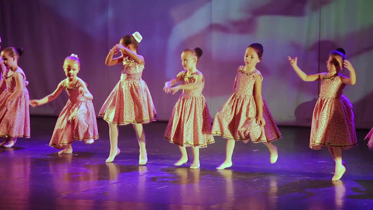 3ª Coreografia: A NOVIÇA REBELDE