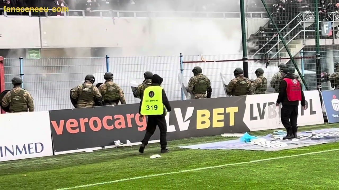 Piast Gliwice - Górnik Zabrze (17.05.2025) palenie flag + awantura