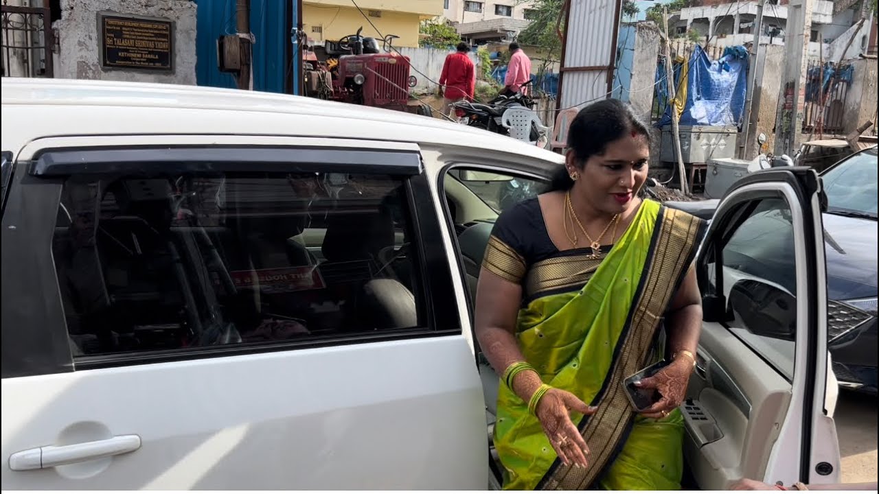 Shyamala Akka entry at Balkampet Yellamma Bonalu #balkampetyellammasigam #joginishyamala