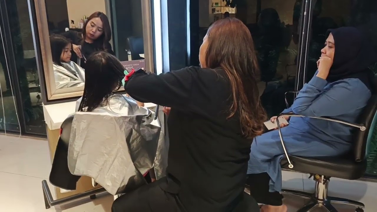 Nganter anak gadis potong rambut 😁