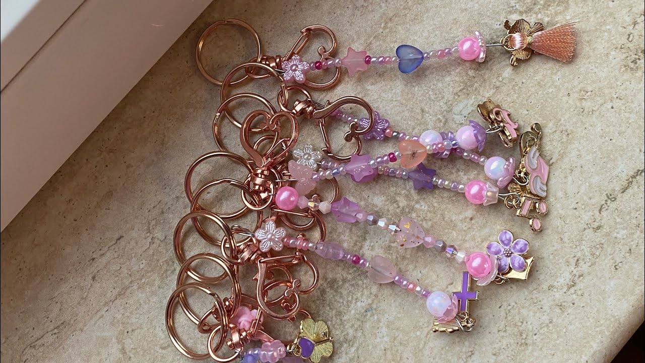 lalelu mum is live making keychain with us