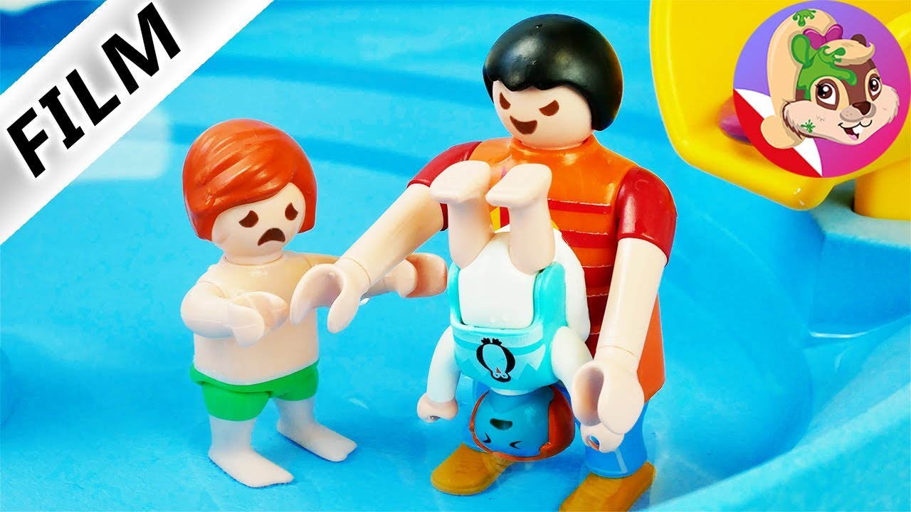 Playmobil Rodzina Wr&oacute;blewskich | DUŻY JULIAN chce utopić EMMĘ! Czy Julian ją uratuje?