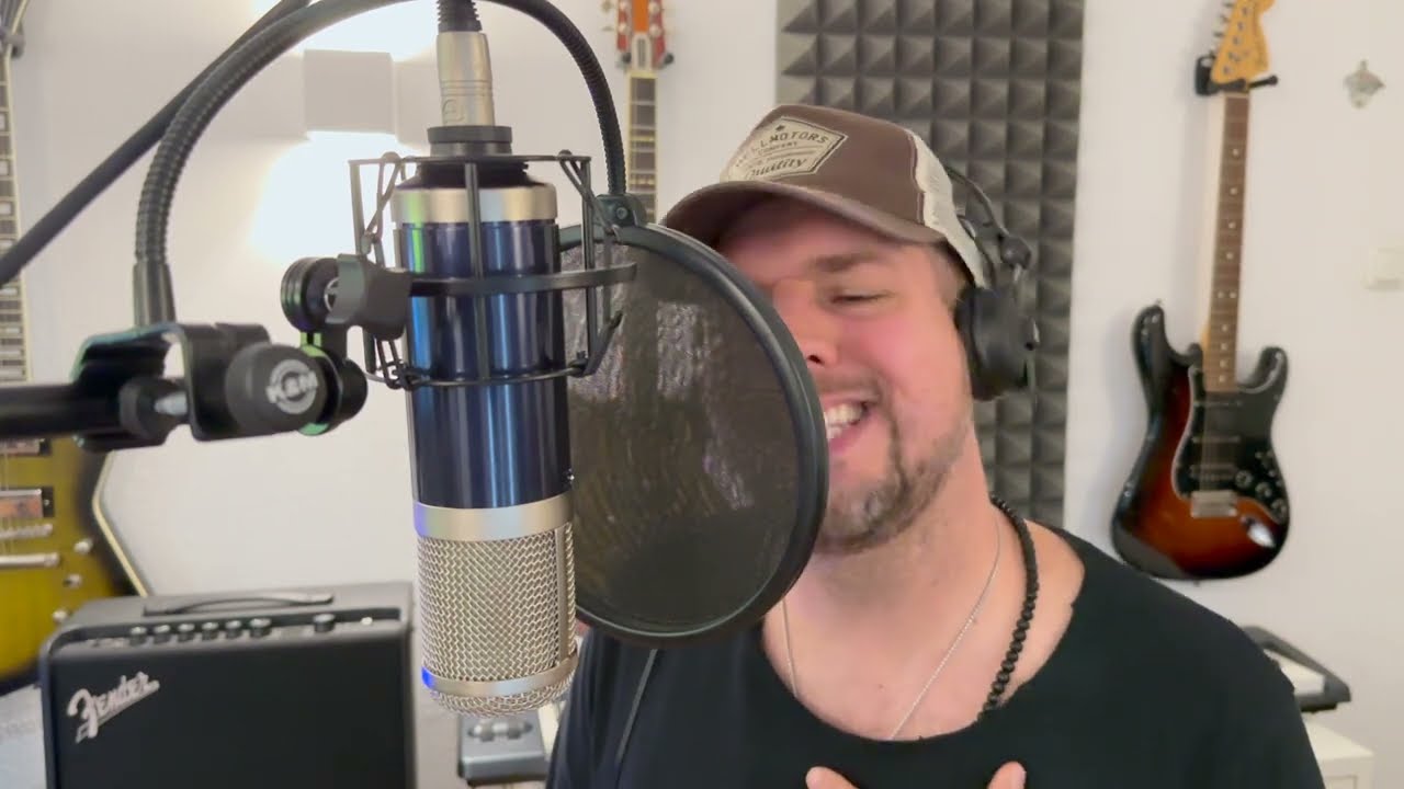 Testing the Roswell Pro Audio Delphos II Studio Microphone