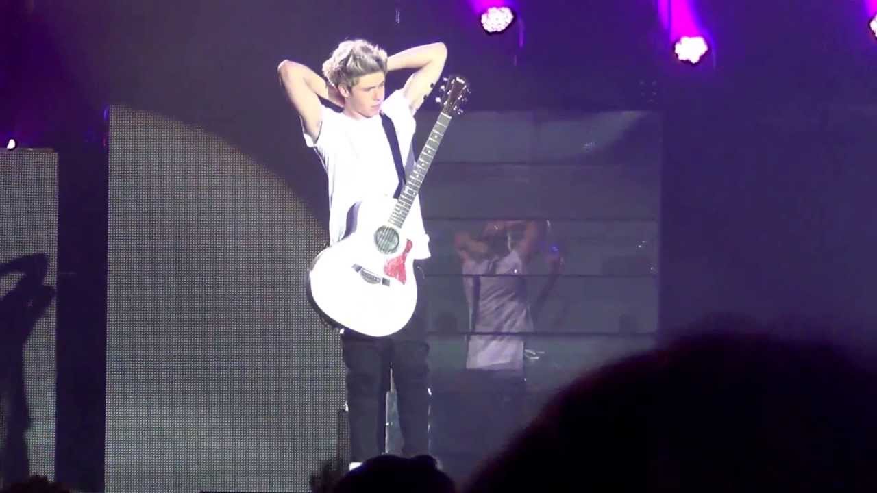 one direction-Back for you ,live in forum copenhague