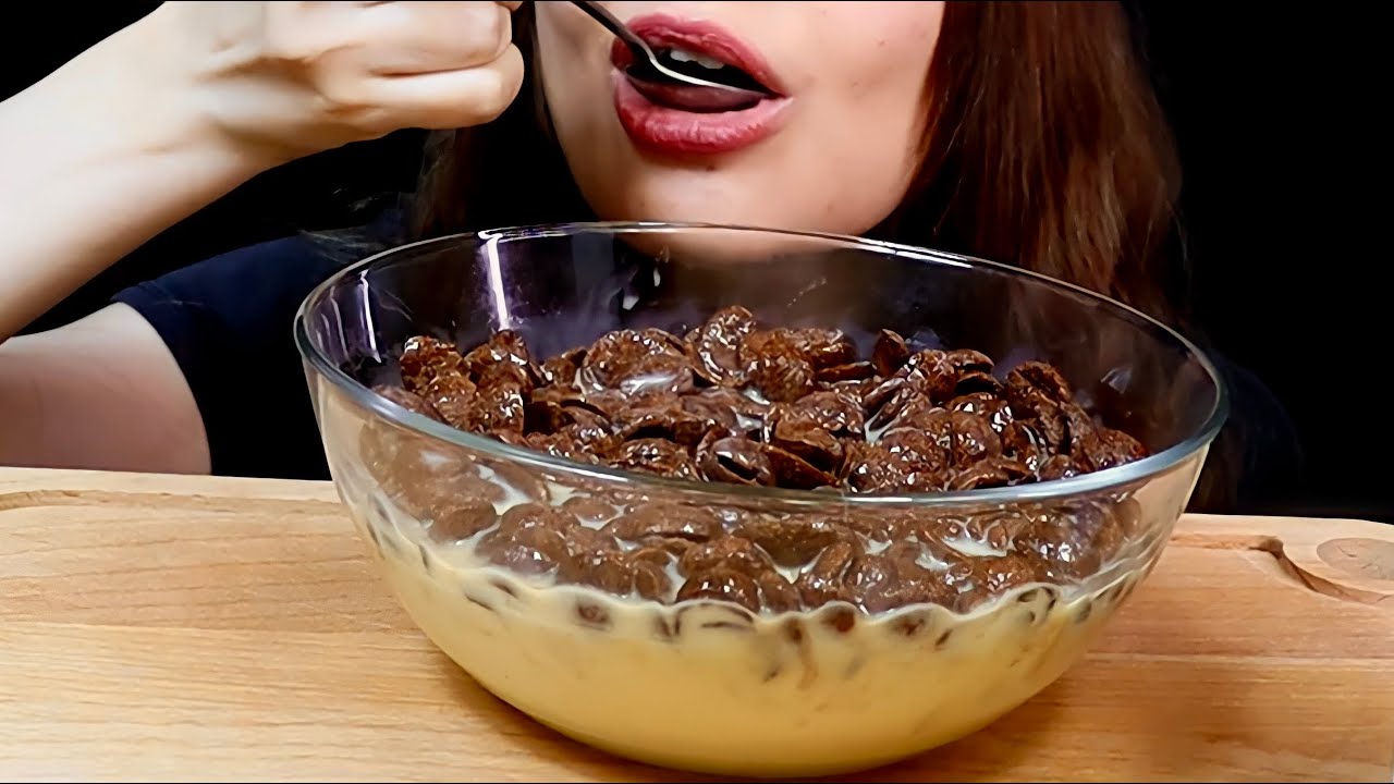 ASMR CHOCOLATE CEREAL WITH MILK (CRUNCHY) MUKBANG EATING SOUNDS