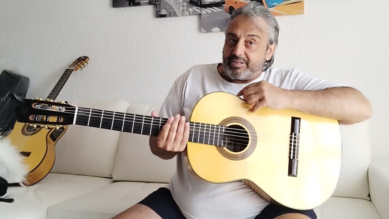 Yotoko, Guitarra flamenca autoamplificada de cipres macizo español Modesto Malla 