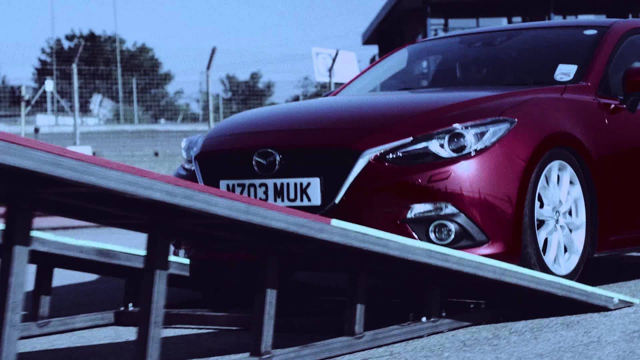 Mazda 3 (2014) SKYACTIV Technology vs Dogs. Who will win?