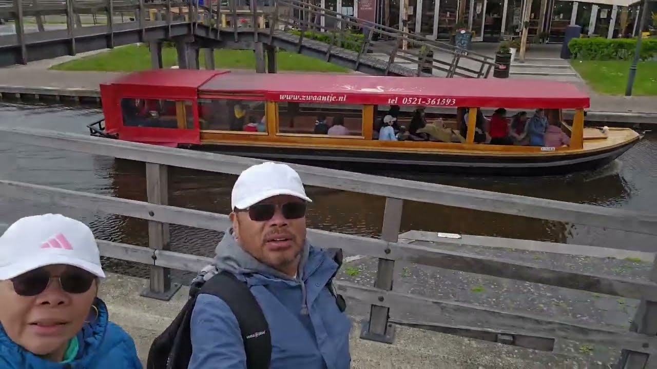 Car free village of Giethoorn boat ride and walking tour