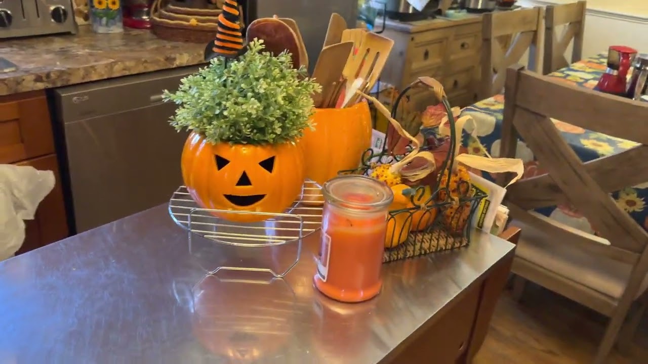 Mostrándoles el arbolito de Halloween 🎃.
