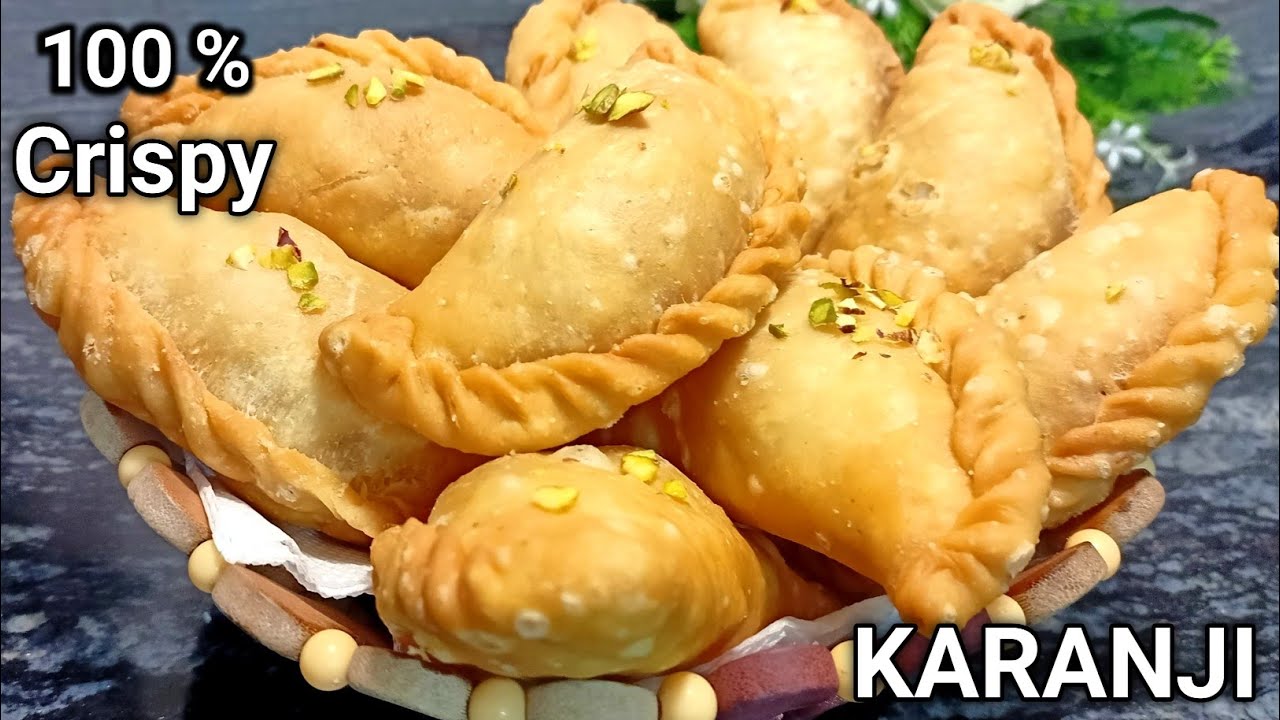 Chobe Ki Poori | Karanji Recipe | Coconut Stuffed Poori Recipe | Dry Fruits Poori | Gujiya Recipe