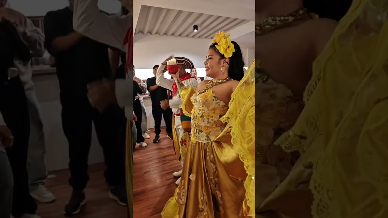 Magnífica Cumbia en la fiesta colombiana pa la luna llena. BARCELONA 