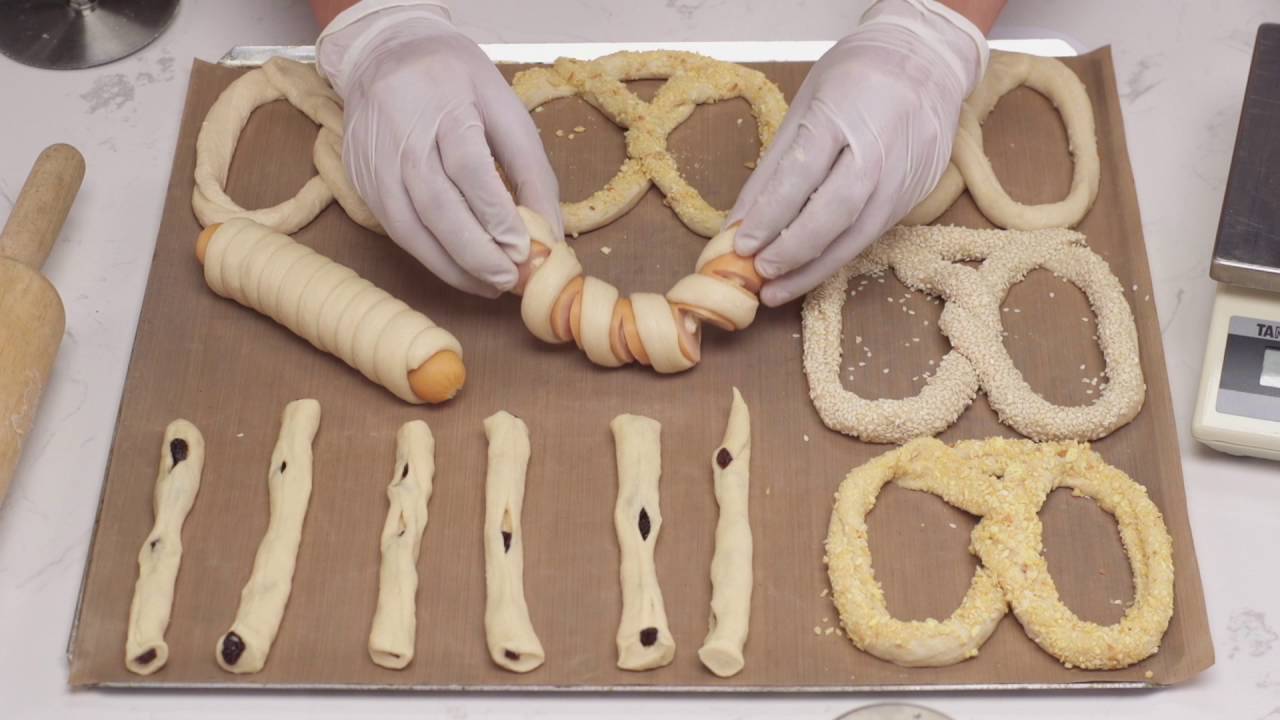 Auntie Anne's : How to Make Pretzels