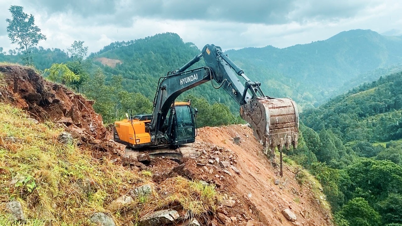Deadly Risk! Building Dangerous Rocky Mountain Roads with Excavator | Real Operator Challenge