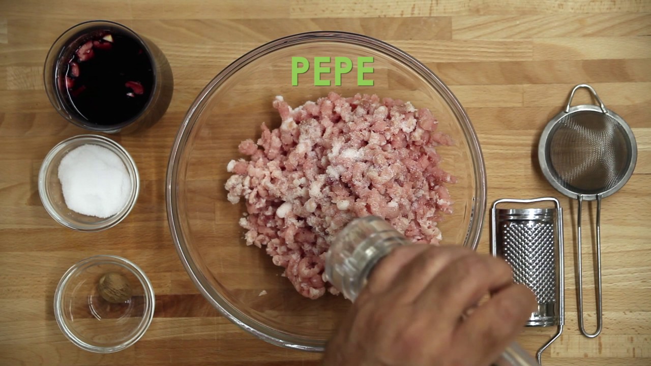 Risotto con battuta di verza e pasta di salame fresco