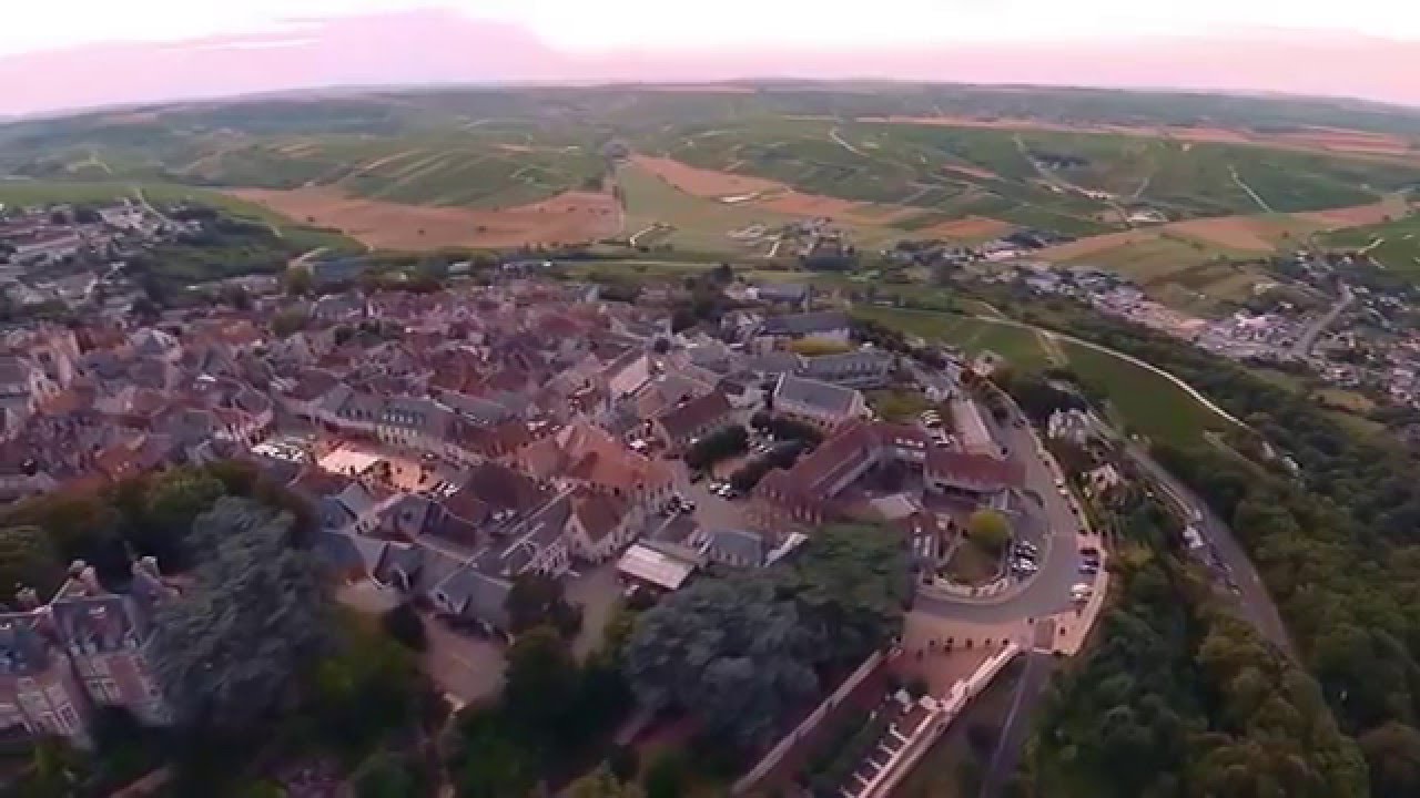 Sancerre et son vignoble vus du ciel