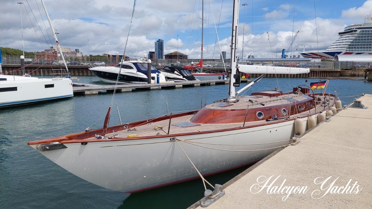 Spirit 52 - Loading this Classic Yacht on to a Ship for Transport