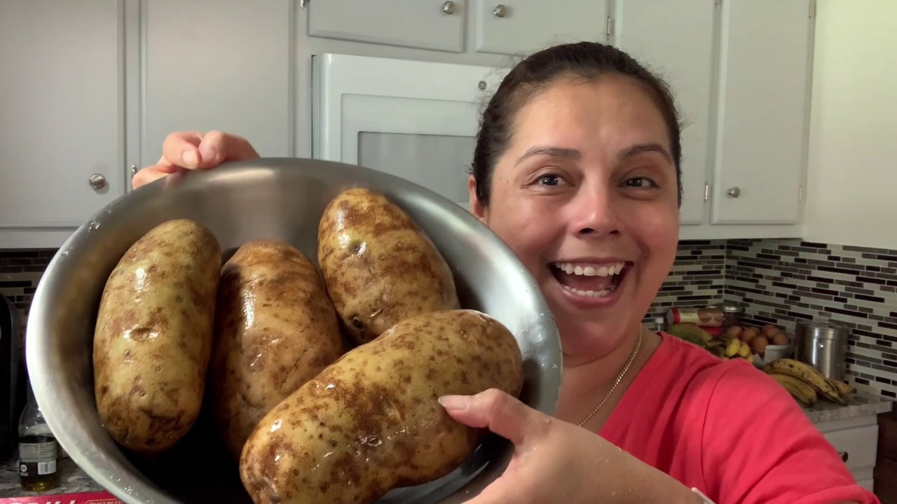 Papas al horno rellenas con salchicha
