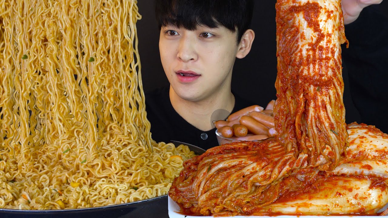 갓 담근 김장김치에 육개장컵라면 10개, 에센뽀득소세지를 먹어봤습니다! 이 조합은 못참아요 저 진짜;; MUKBANG ASMR Kimchi  & Ramyeon & Sausage