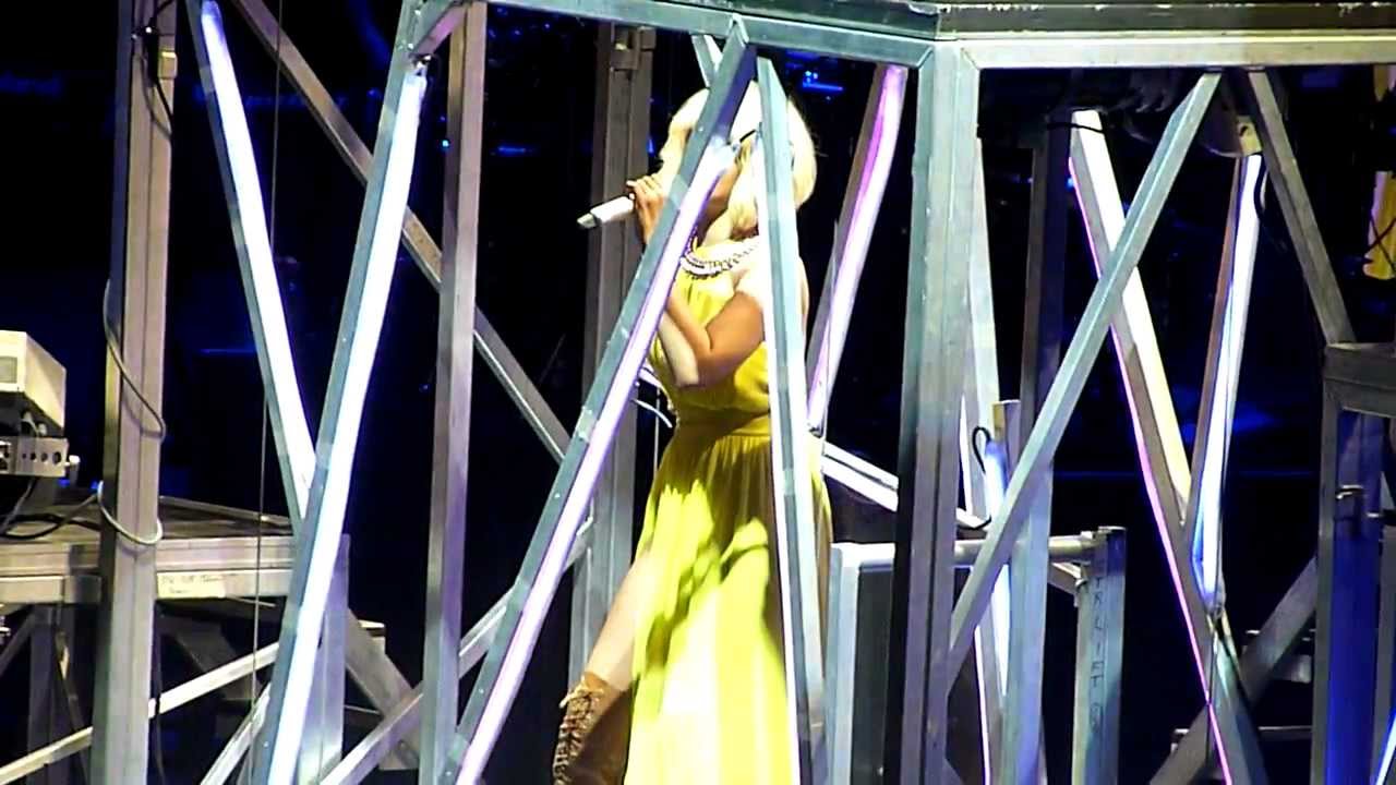 Rihanna - Unfaithful LIVE - O2 ARENA, PRAGUE, 7.12.2011