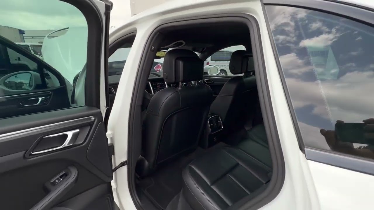 2016 Porsche Macan 2.0 PDK CYP E5 - Preference Motoring