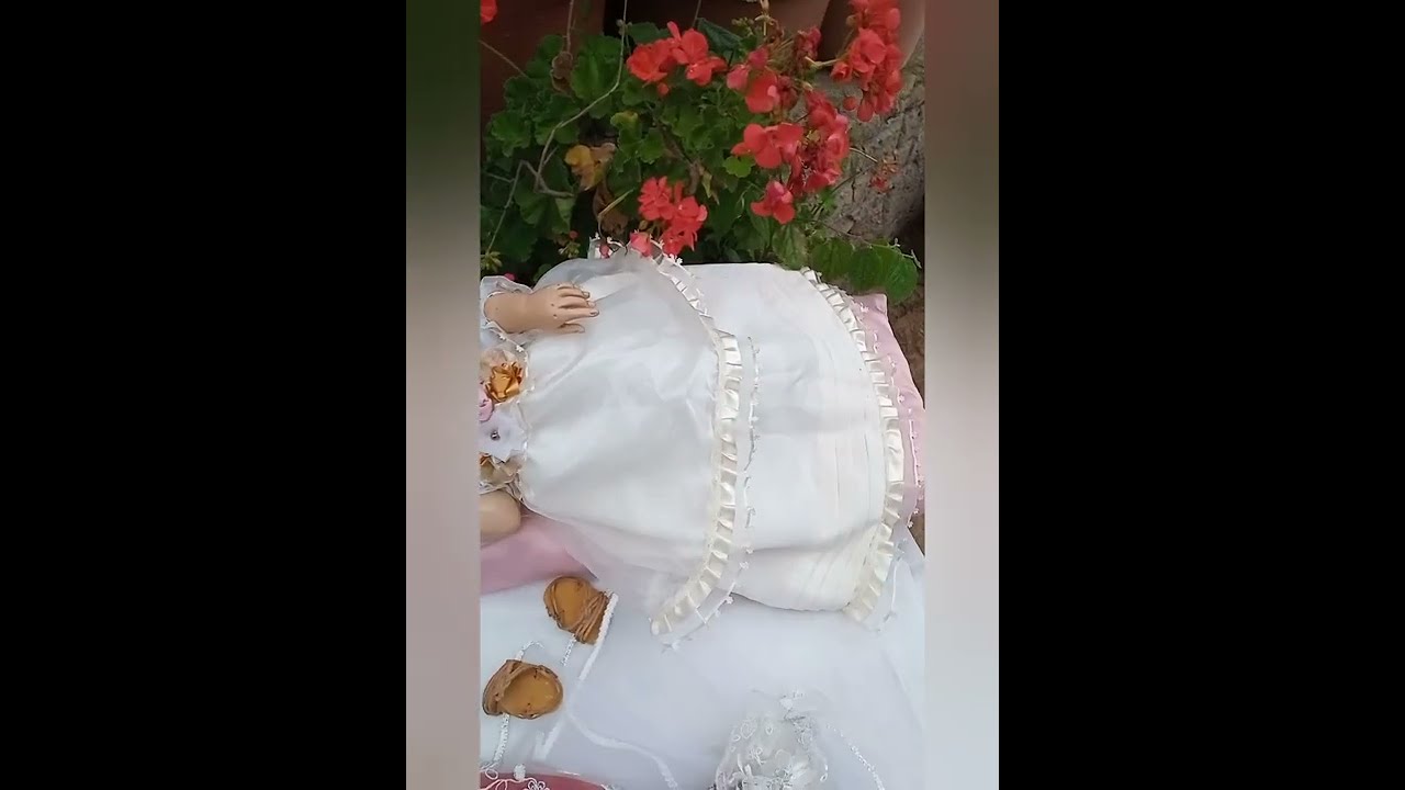 Vistiendo a la divina infantita