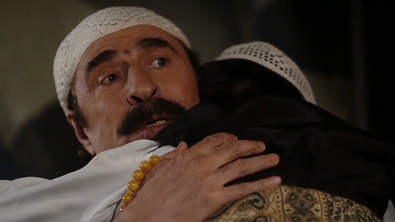 مؤثر جداً - اول لقاء لأبو عامر مع ابنو بعد ما قلعو من البيت وشهيرة بدها الولد 😢 عطر الشام 3