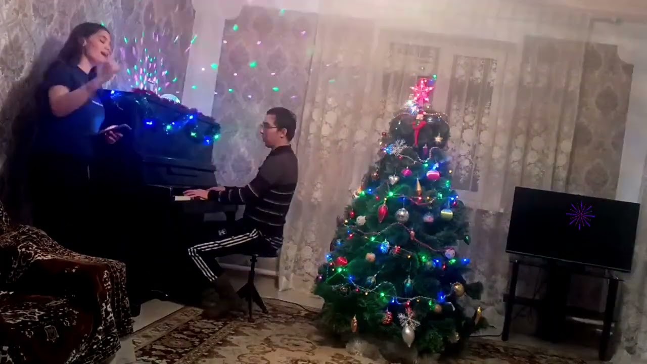 Мы с сестрой поздравляем вас с Новым Годом 🎄🎄🎄🎄🎉🎉🎉🎉🎅🎅🎅🎅.       Три белых коня.