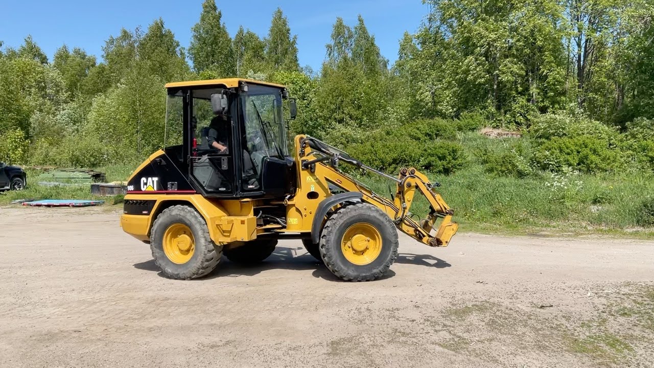 Köp Hjullastare CAT 906 med redskap på Klaravik