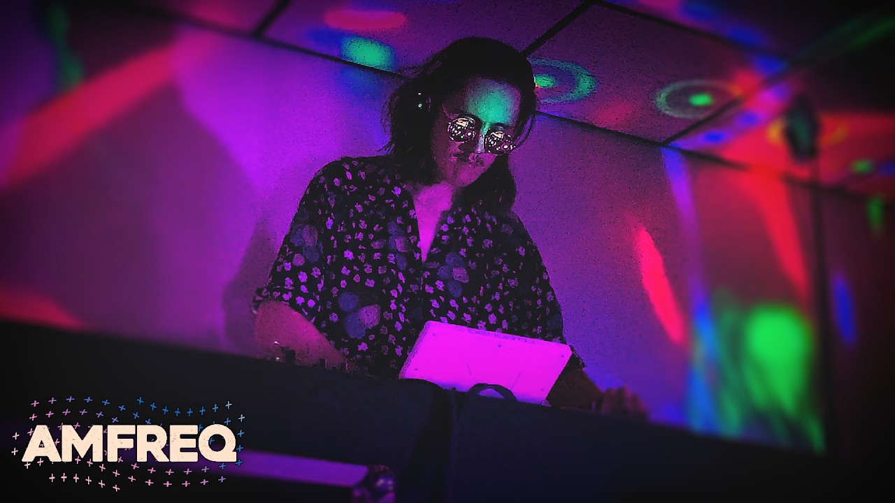 AMFreq @ Home - House and UKG Party Mix
