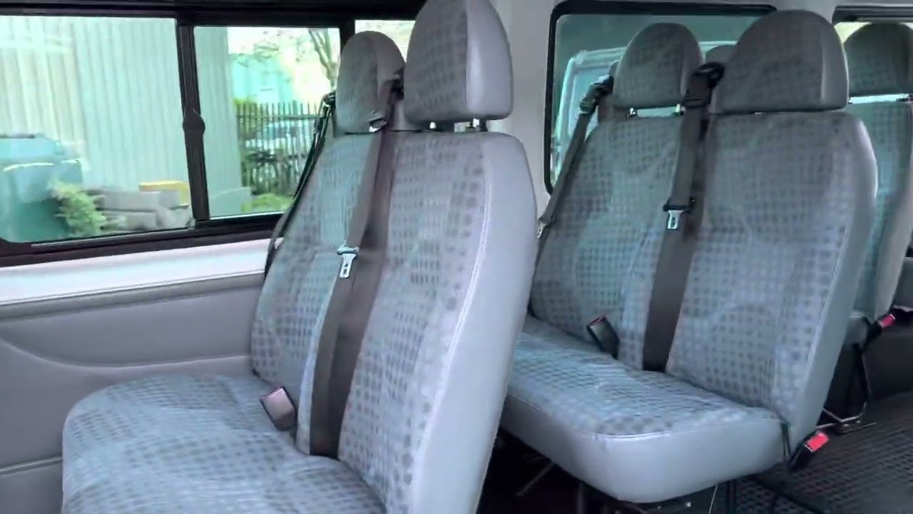Ford Transit 100 17- Seat RWD Minibus