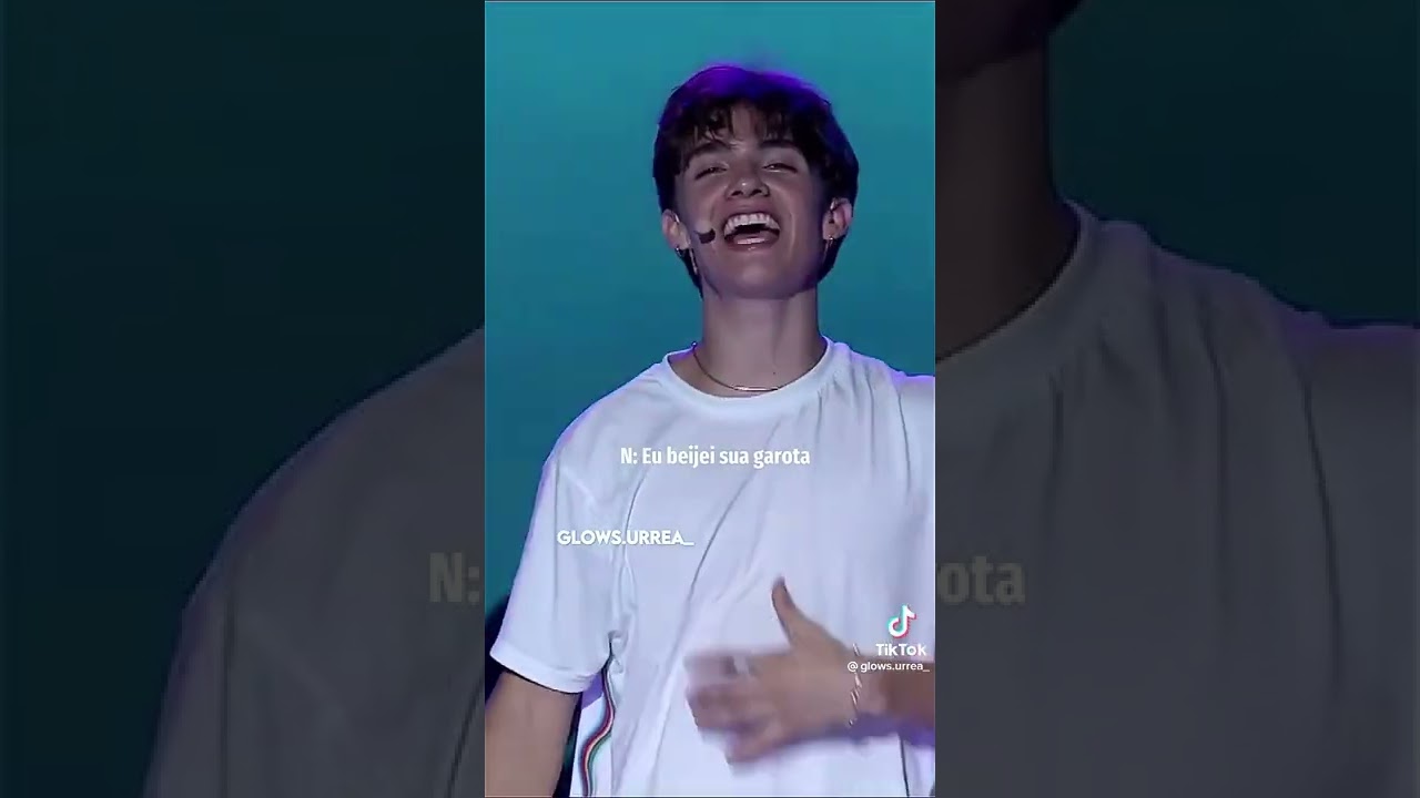 #pov:sn &eacute; irm&atilde; do alex, e noah e sn ficam em uma festa