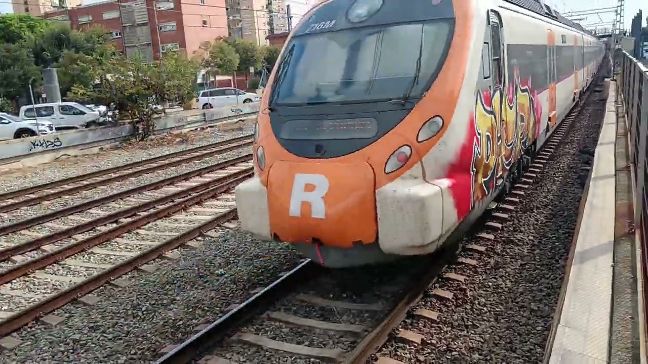 Trenes por Bellvitge Gornal, con sorpresa, una s252 con talgo+talgo