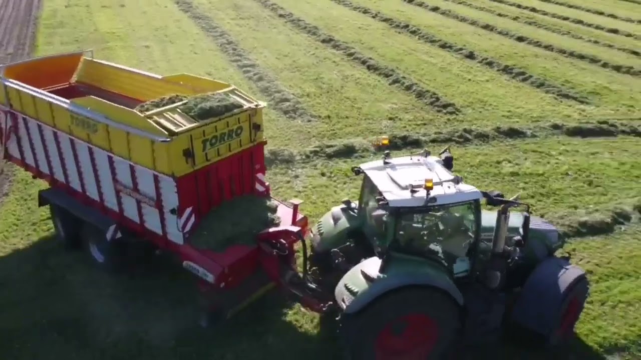 Lippenhof beim silieren mit Fendt 724 Vario und Pöttinger Torro 5700 Ladewagen