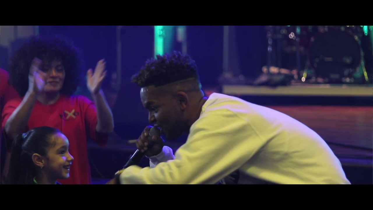 Redimi2 ft El Leo  En Vivo 